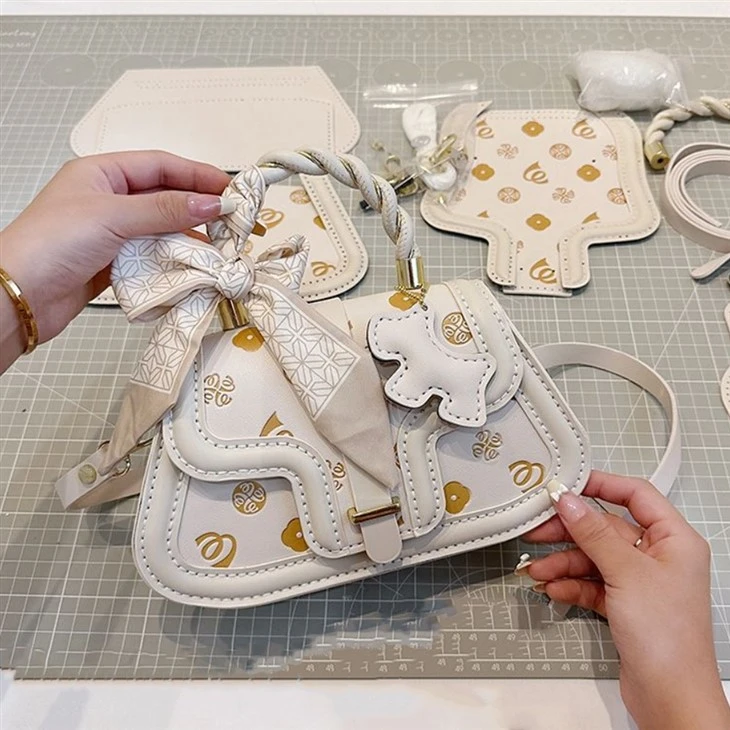 DIY Saddle Bag